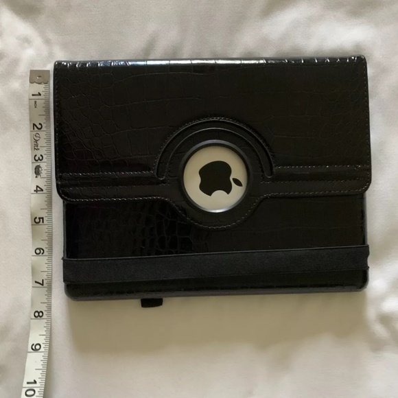 Apple Ipad 2nd Generation 16 GB Black with Bluetooth Keyboard Faux Croc Case